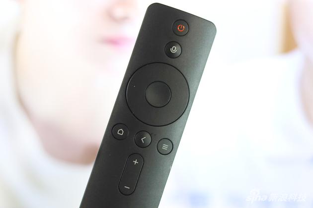 The design of the remote control follows the design genes of the Xiaomi family